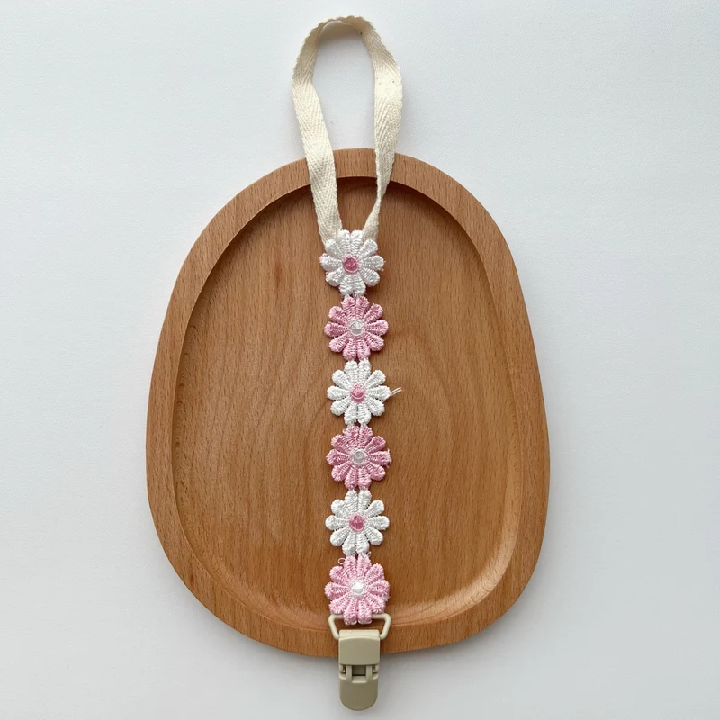 Bestickte Gänseblümchen Baumwoll-Schnullerkette mit Sicherheitsclip