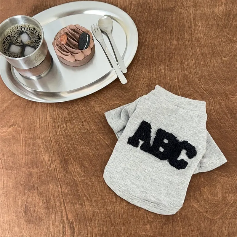 Kleiner Hund Weiches Baumwoll-T-Shirt mit Chenille Buchstaben Applikation