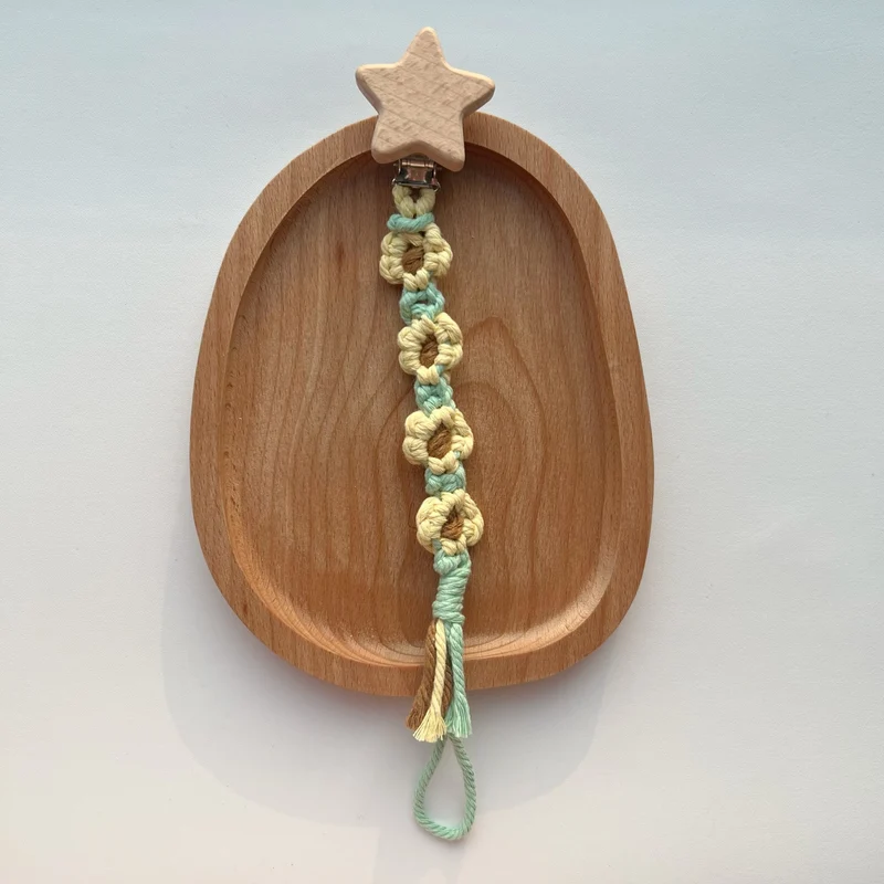 Makramee Kinderwagen- und Schnuller-Lanyard mit Holzstern-Clip
