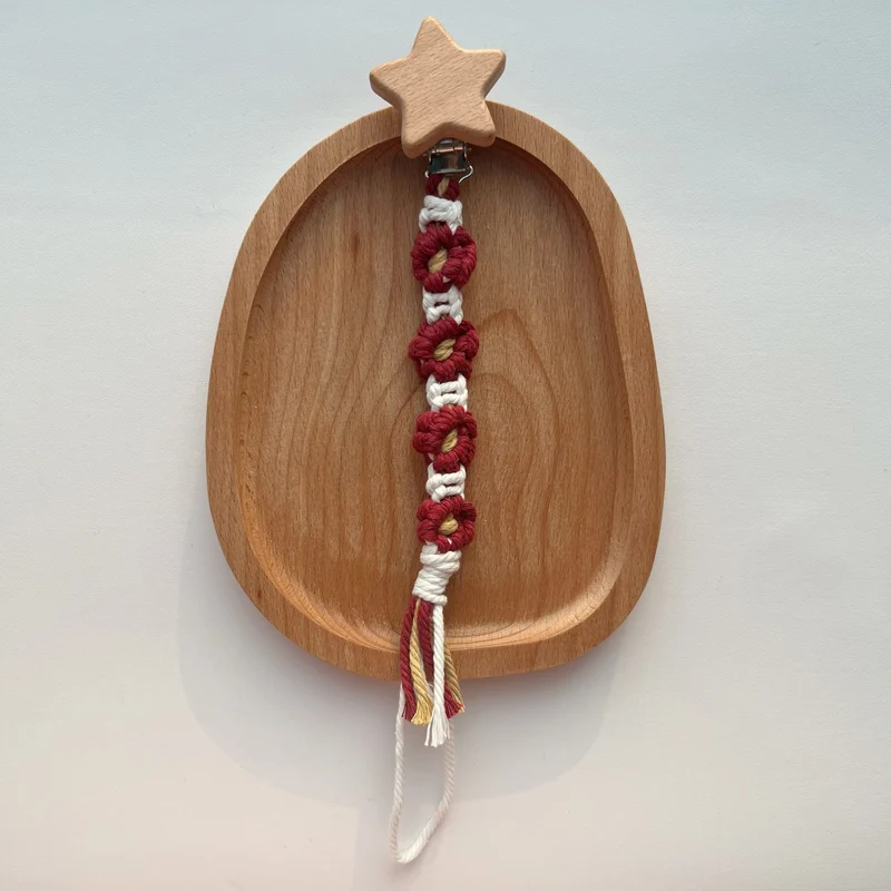 Makramee Kinderwagen- und Schnuller-Lanyard mit Holzstern-Clip