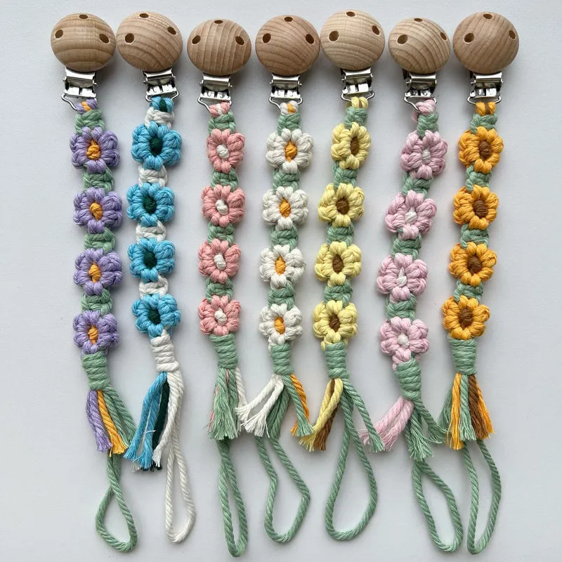 Makramee Blumen Schnullerclip mit Holz-Sicherheitsklammer