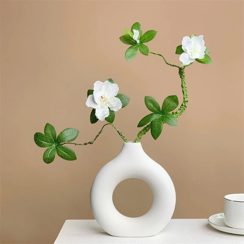Elegante künstliche Blumenarrangement