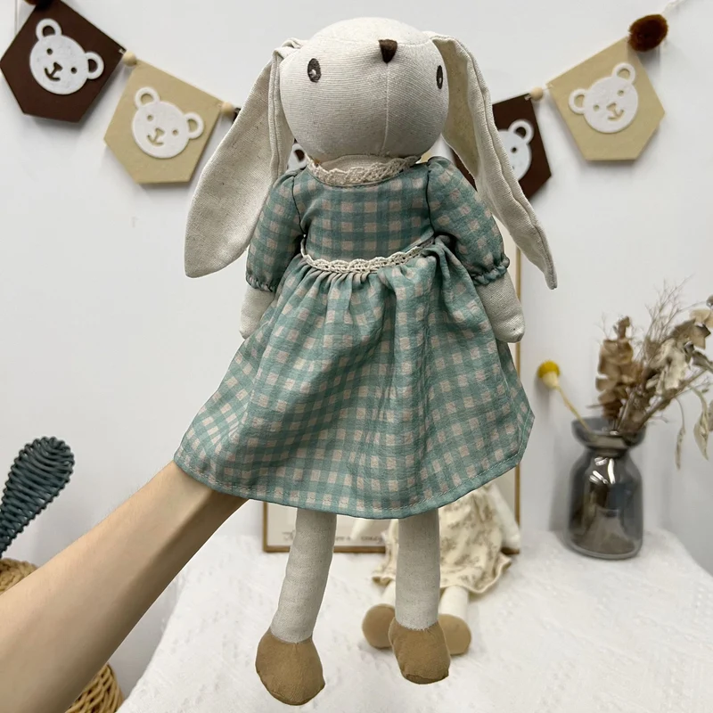 Leinen-Punkte-Pyjama Komfort-Hase Puppe mit langen schlaffen Ohren