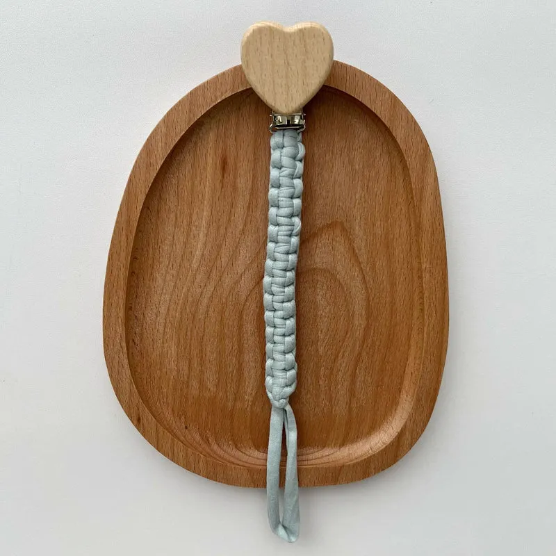 Geflochtener Stoff Schnullerclip mit Holzherz Sicherheitsklammer