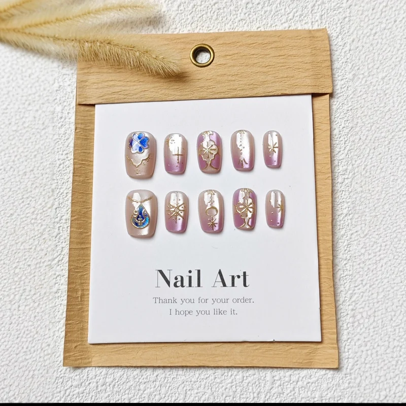 Künstlerisches Floral- und Schmetterlings-Press-On-Nagelkunst-Set