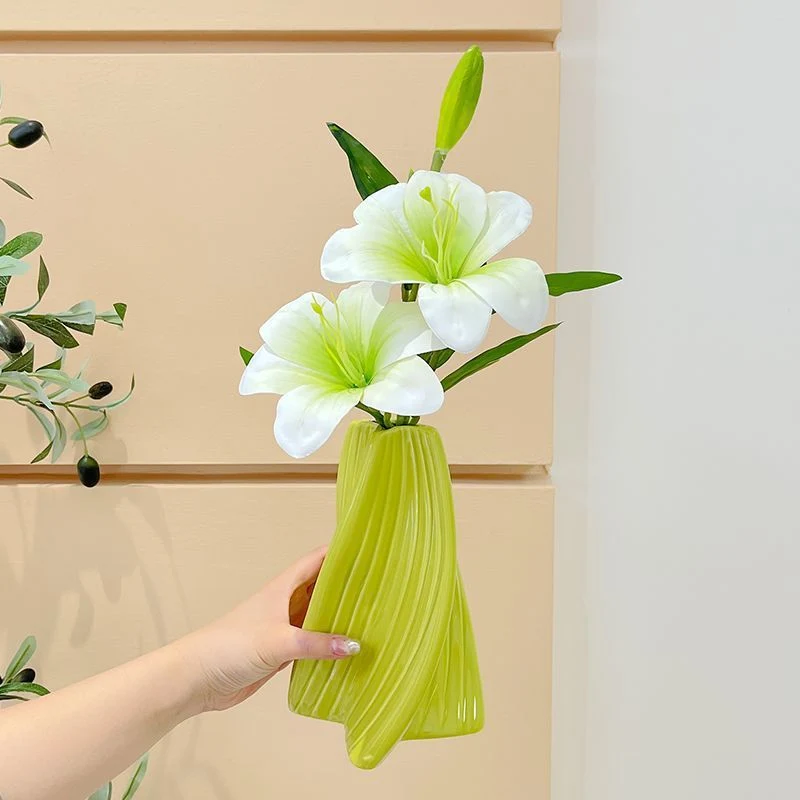 Künstlerische Blumenvase