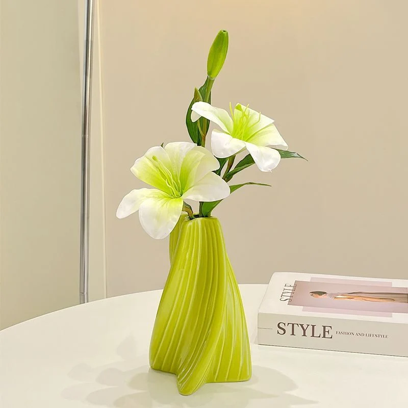 Künstlerische Blumenvase