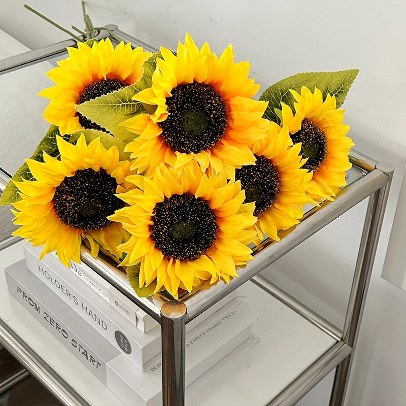 Dekorative Sonnenblumenarrangement