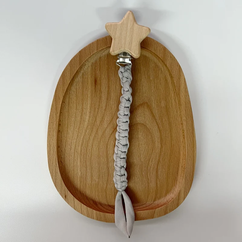 Geflochtener Baumwoll-Nuckelclip mit sicherer Holzstern-Klemme