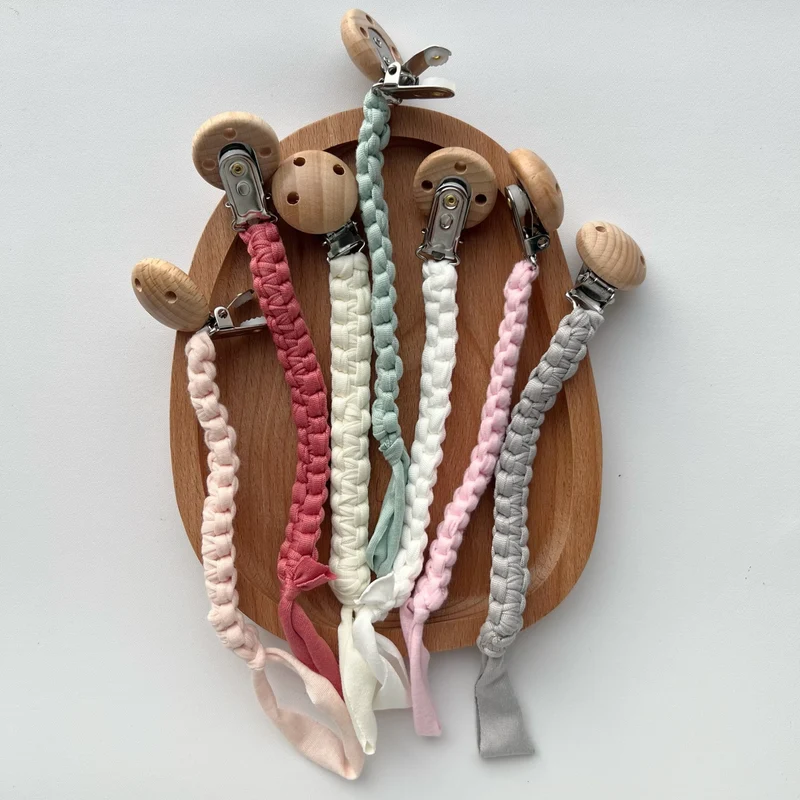 Geflochtener Baumwoll-Schnullerclip mit Holz-Sicherheitsclip