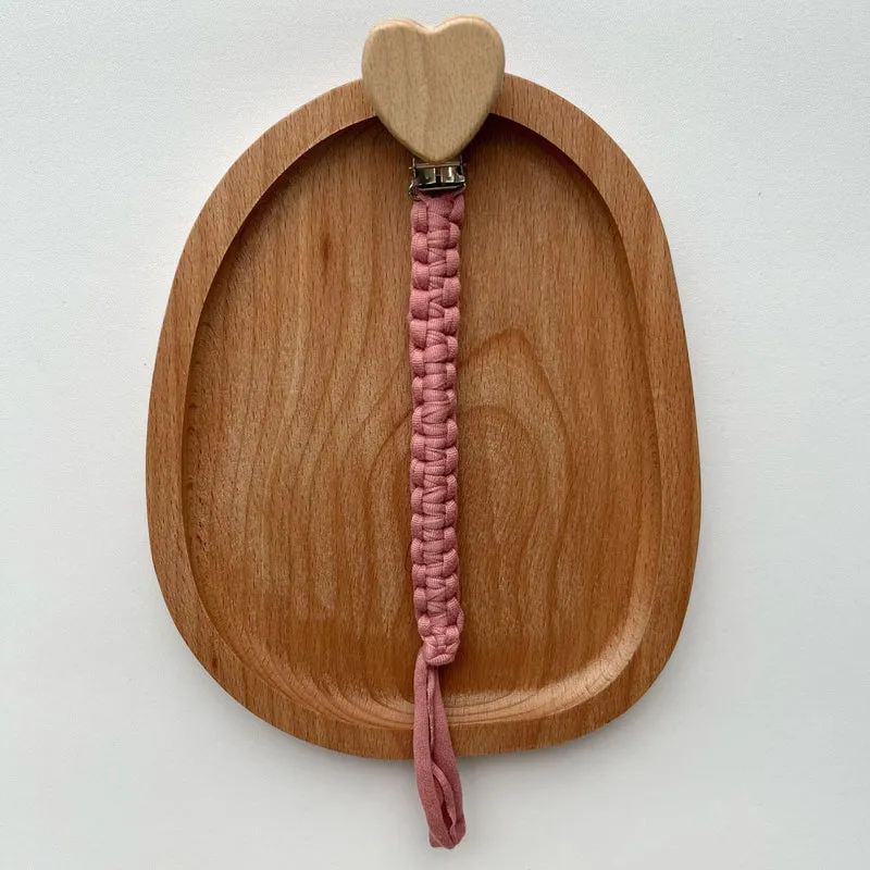 Geflochtener Baumwoll-Schnuller- und Beißring-Clip mit herzförmiger Holz-Sicherheitsklemme