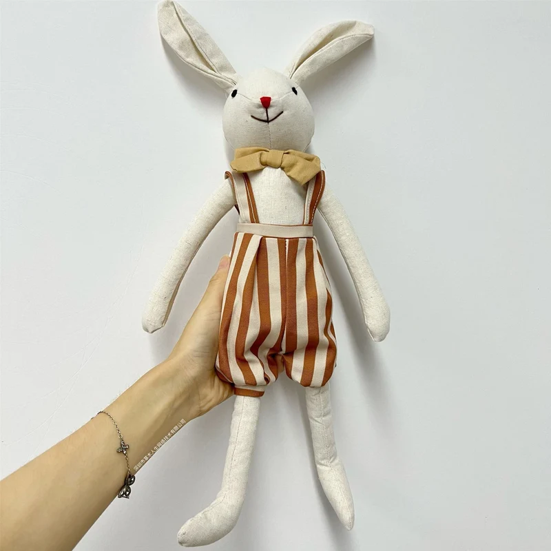 Handgemachte organische Leinen-Hasenpuppe mit langen Gliedern