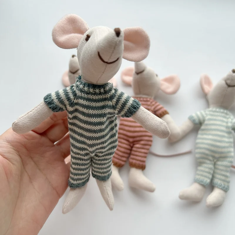 Artisan Leinen Spielmaus Puppe mit Gingham Kleid