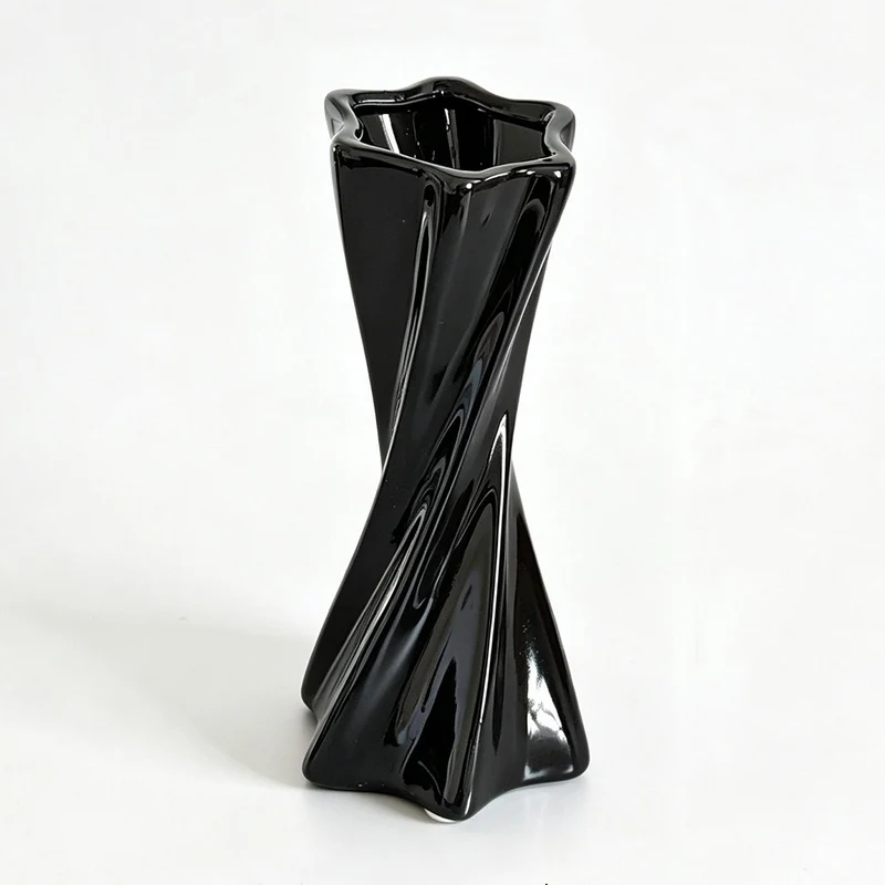 Gedrehter moderner Keramikvase