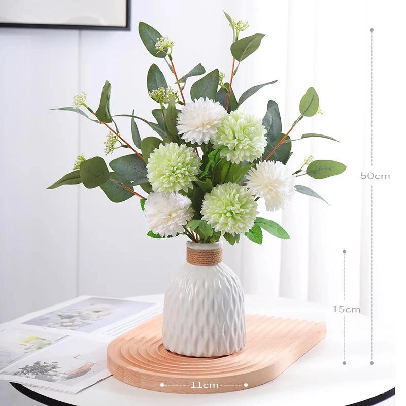 Dekorative Blumenarrangement mit stilvase