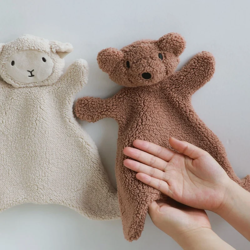 Handgefertigter Organic Cotton Langbein Bunny Plüsch mit besticktem Overall