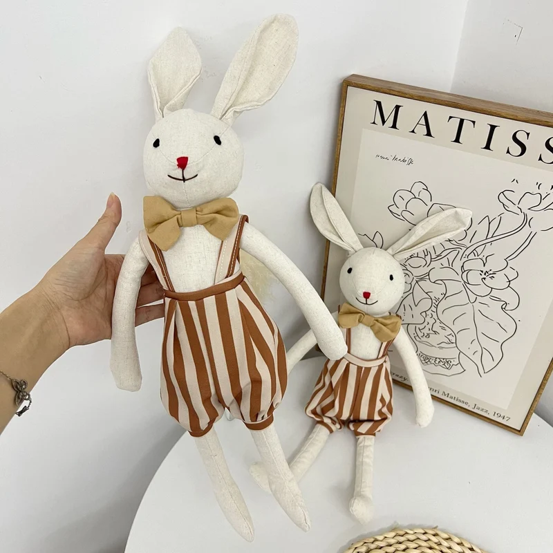 Handgemachte Bio-Baumwolle Hasen Plüschpuppen mit abnehmbaren Outfits