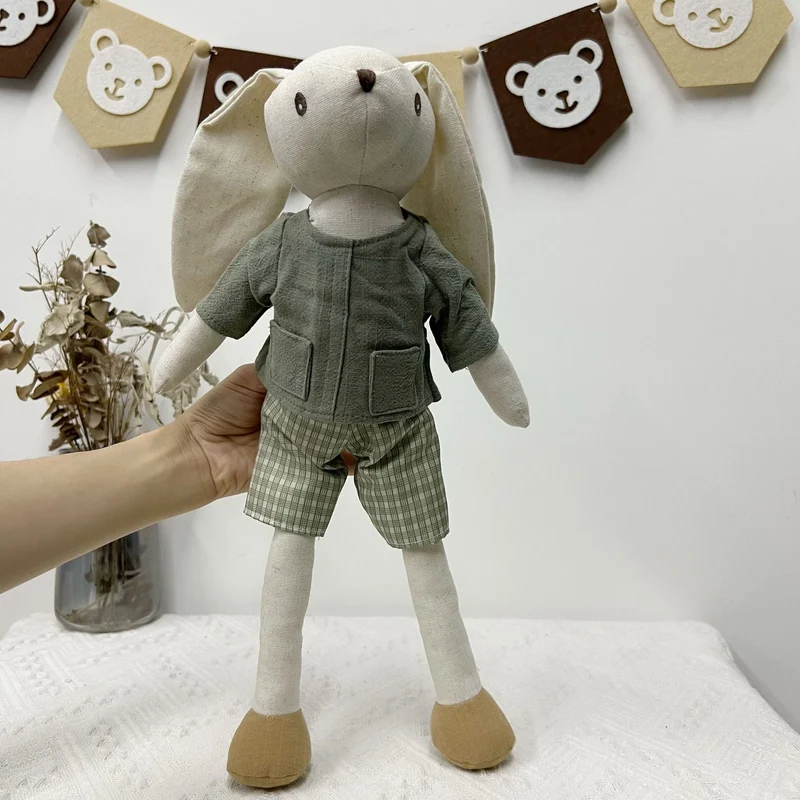 Handgemachte Bio-Baumwolle Hasen Plüschpuppen mit abnehmbaren Outfits