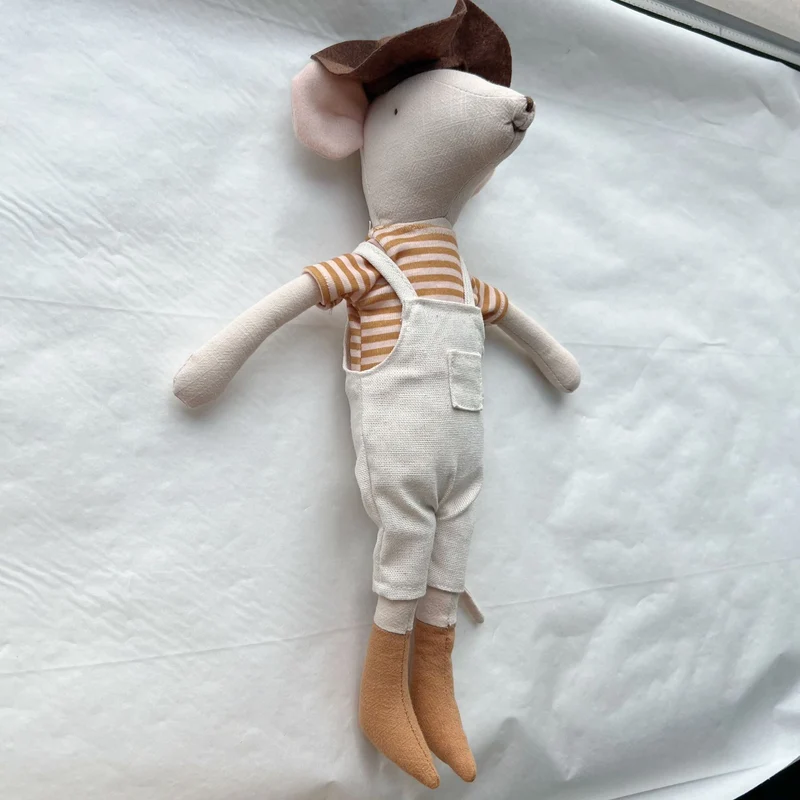 Handgemachte Leinen-Plüsch-Hasenpuppe mit Fliege und abnehmbaren Latzhosen