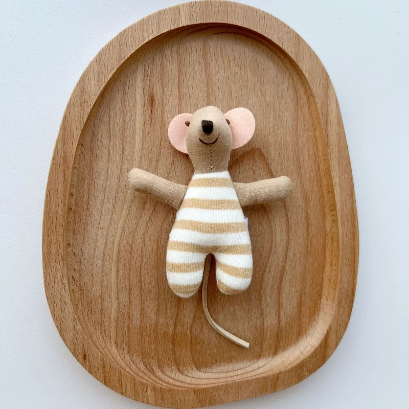 Handgemachte Leinen Lange-Glied-Bunny-Puppe mit gesticktem Karotten-Overalls
