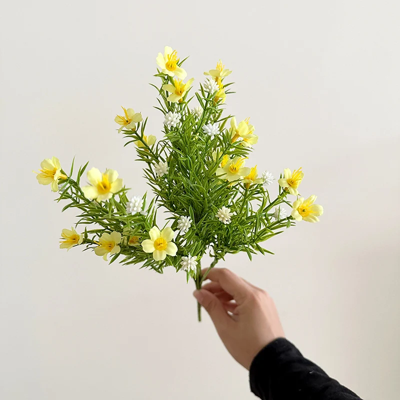 Realistische Blumenanordnung