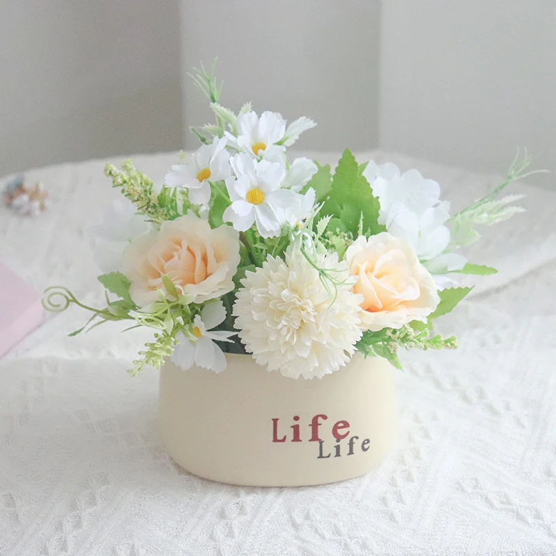 Dekorative Blumenarrangement für Tischdekoration