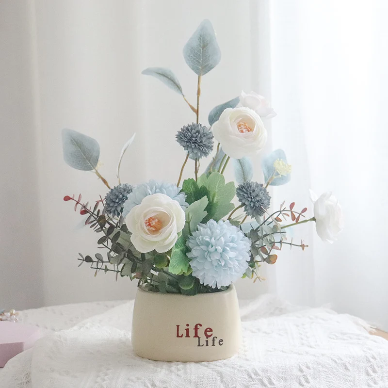 Dekorative Blumenarrangement für Tischdekoration