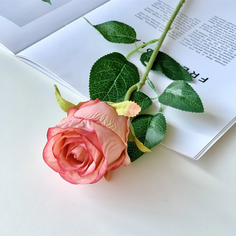 Realistische künstliche Rosenstängel