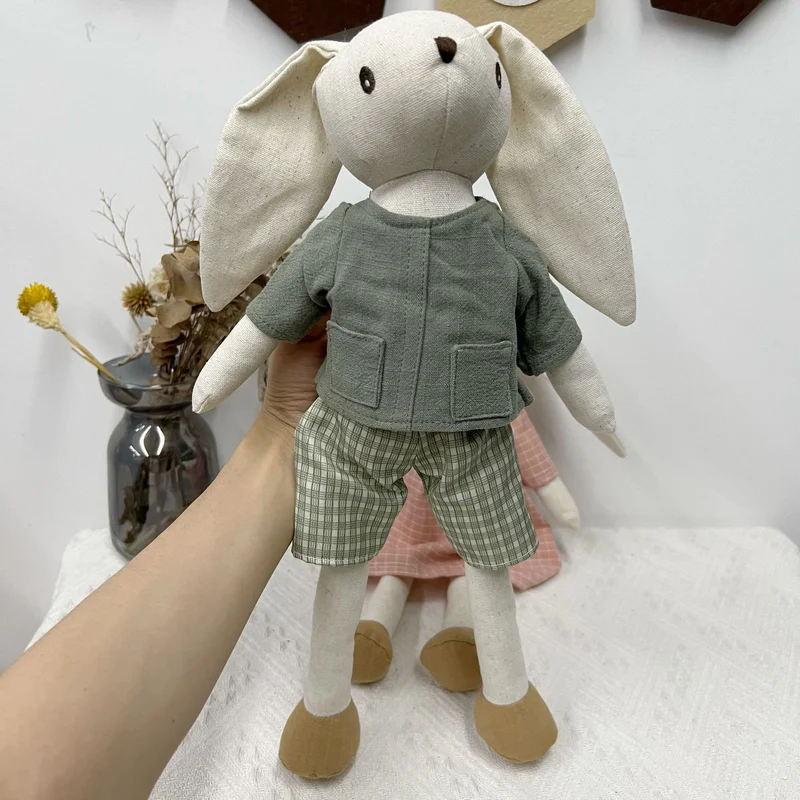 Handgemachte Leinen Langbein Hase Stofftier mit gesticktem Overall