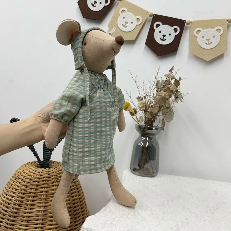 Handgemachte Leinen-Hase Weiche Stoffpuppe mit besticktem Latzkleid