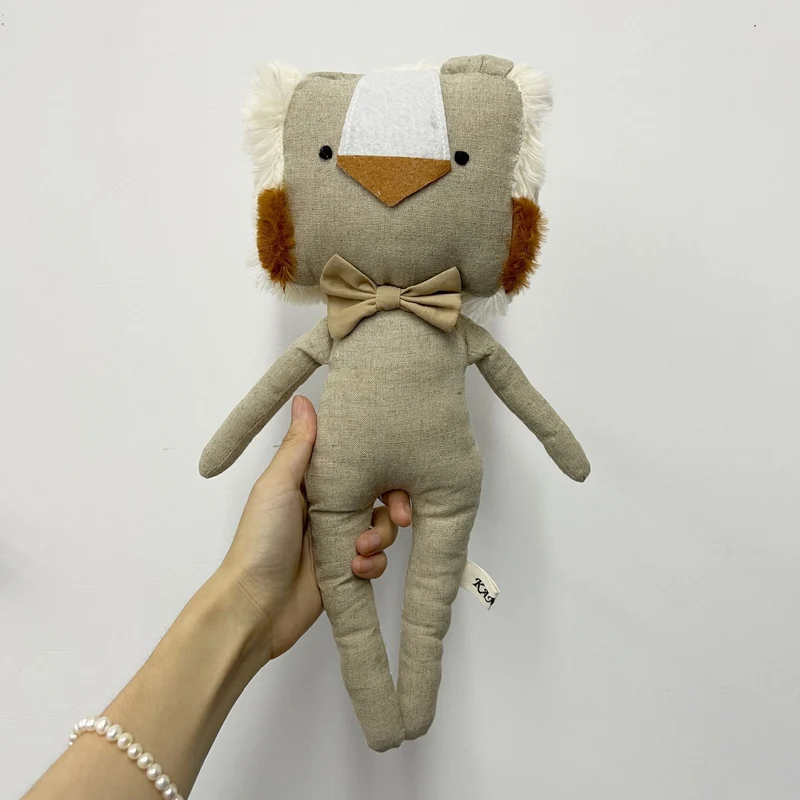 Handgemachte Leinen-Hase Weiche Stoffpuppe mit besticktem Latzkleid