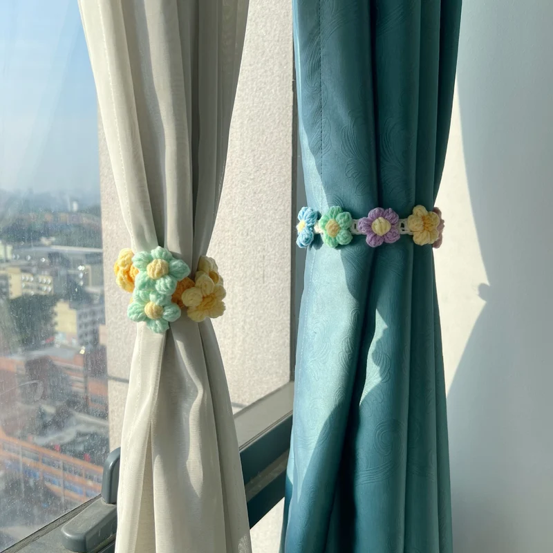 Handgefertigtes gehäkeltes Blumen-Vorhang-Zugband