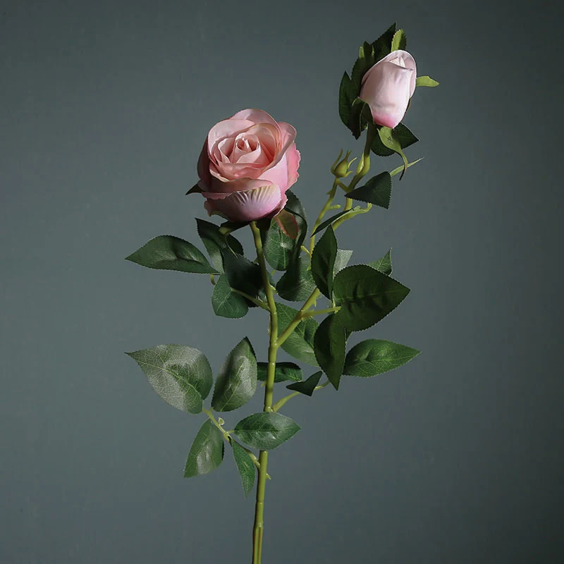 Realistische künstliche Rosenstängel
