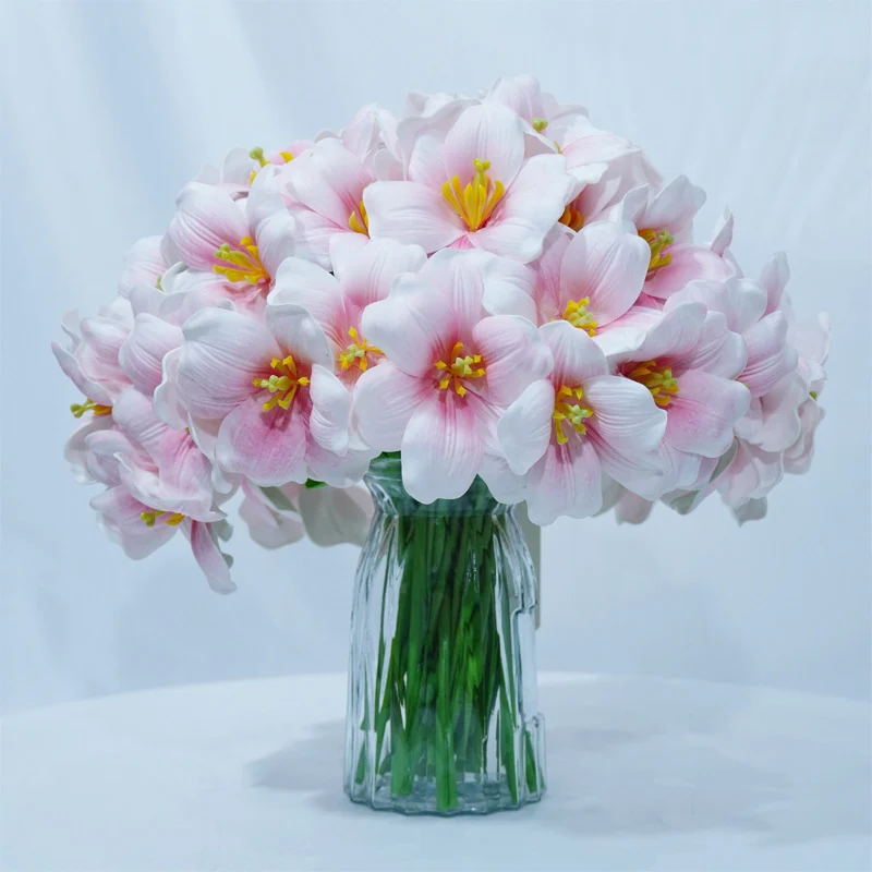 Lebensechter Gelber Blumenstrauß