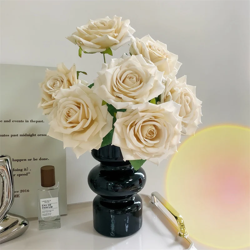 Faux Rosenblumenarrangement
