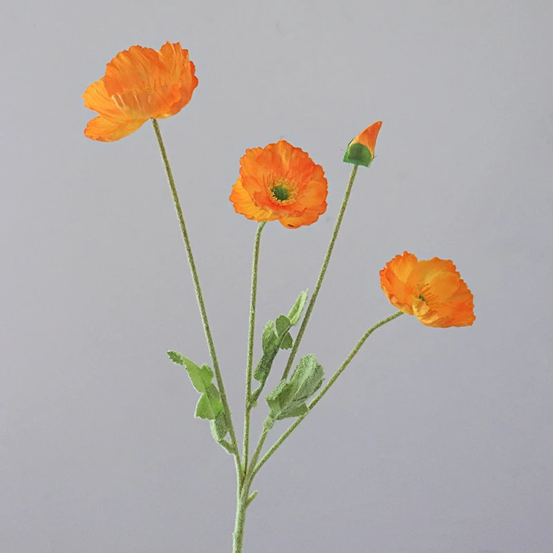 Lebensechte Mohnblumenstängel