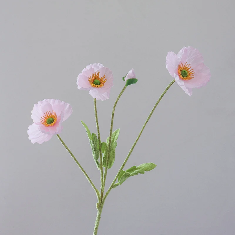 Lebensechte Mohnblumenstängel