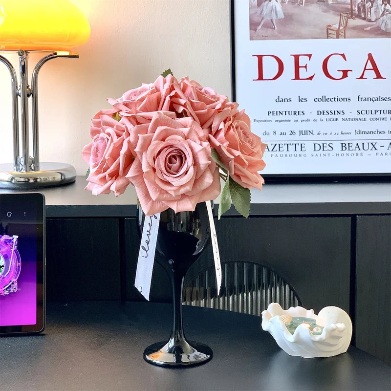 Elegantes Seidenblumenbouquet