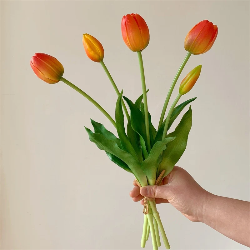 Elegante Kunst-Tulpenbouquet