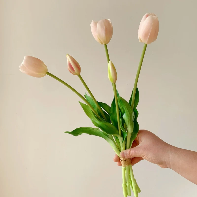 Elegante Kunst-Tulpenbouquet