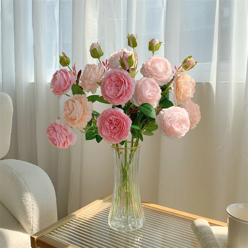 Eleganter künstlicher Rosenstrauß