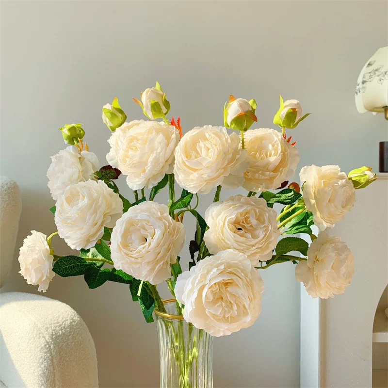 Eleganter künstlicher Rosenstrauß