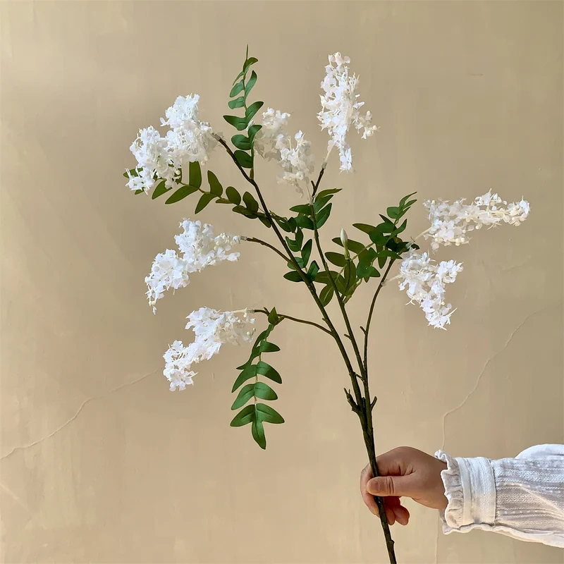Elegante Kunstblütenstaude