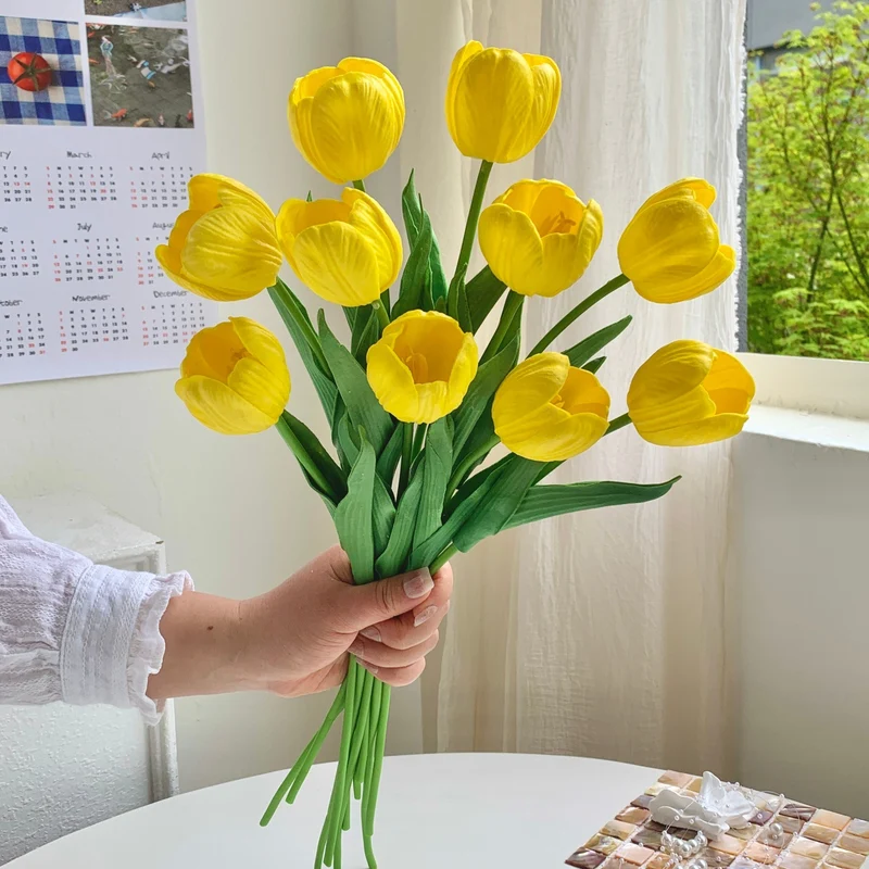 Dekorativer Tulpen-Bundle