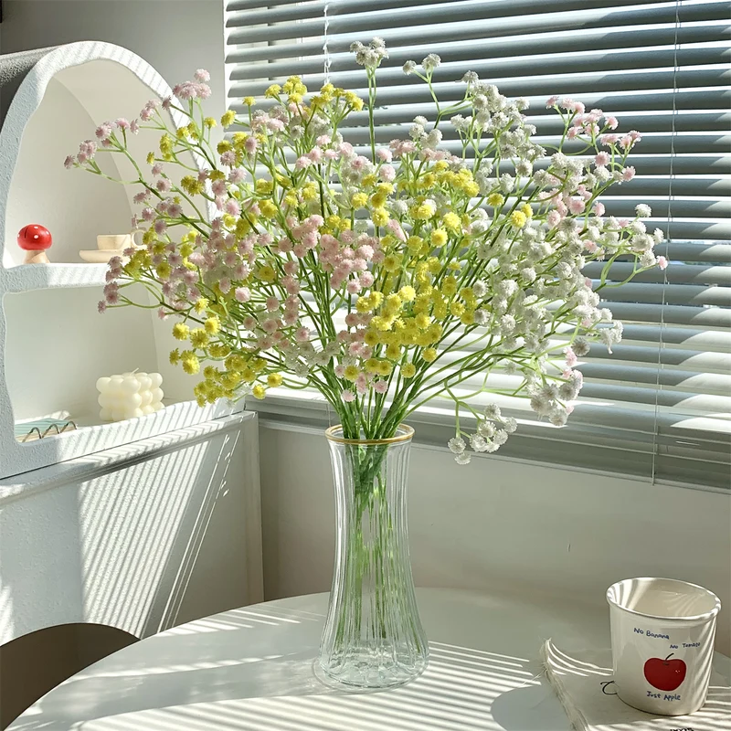 Dekorative Seidenblumenarrangement