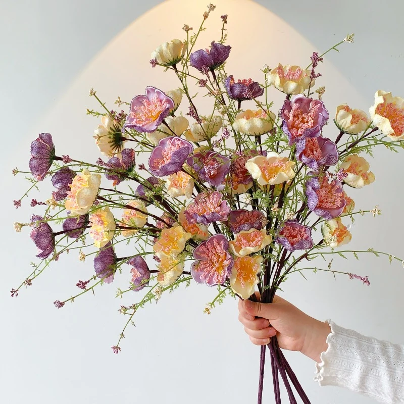 Dekorative Blumenstrauß für die Innenraumdekoration