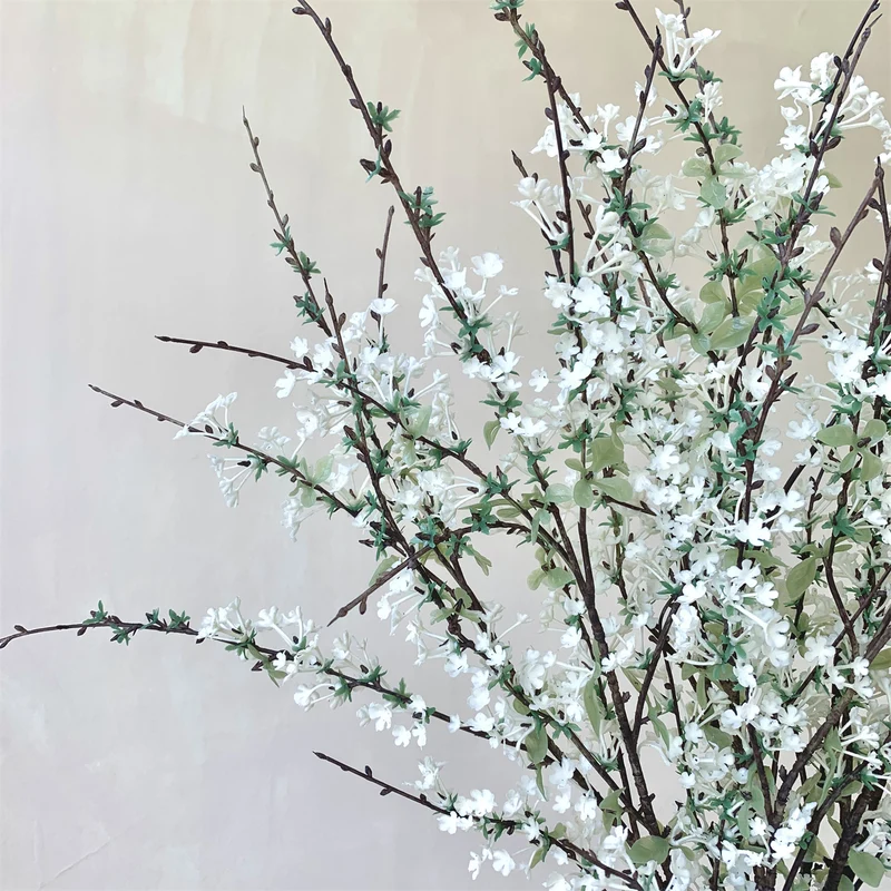 Dekorative Blumenarrangement für Innendekoration