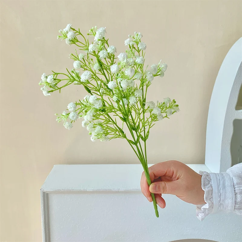 Dekorativer Kunstblumenstrauß