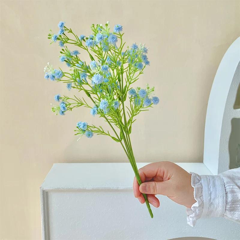 Dekorativer Kunstblumenstrauß