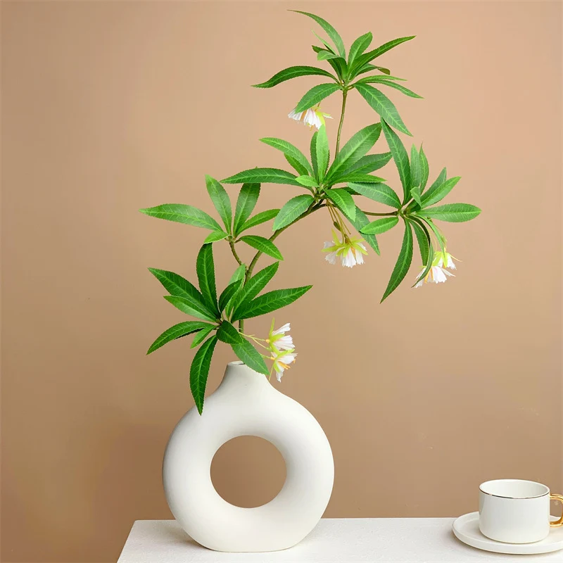 Dekorative Kunstblumenarrangement